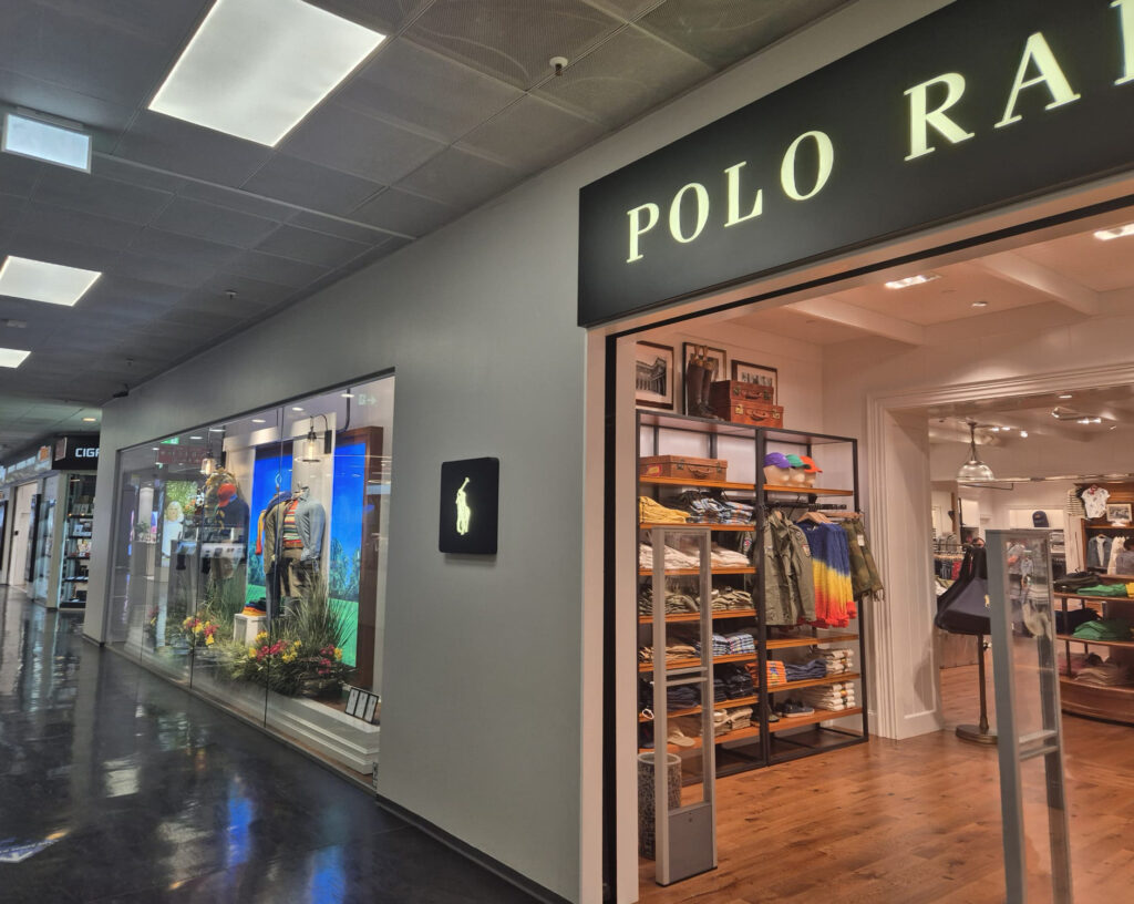 FoxTown Fashion Outlet guided shopping tour from Interlaken & Luzern Switzerland_ApricoTours.com the best first thing to do in Switzerland