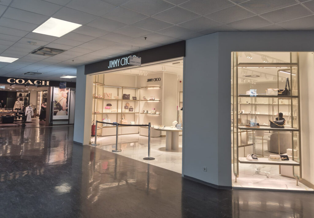 FoxTown Fashion Outlet guided shopping tour from Interlaken & Luzern Switzerland