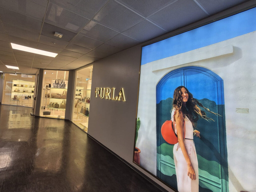 FoxTown Fashion Outlet guided shopping tour from Interlaken & Luzern Switzerland